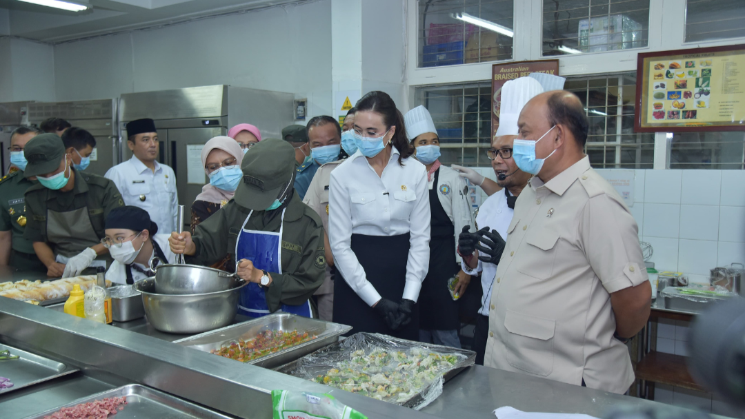 BGN Bengkulu Utara dan Menpar Tinjau Praktik Siswa SPPI Batch-3 di Dapur NHI