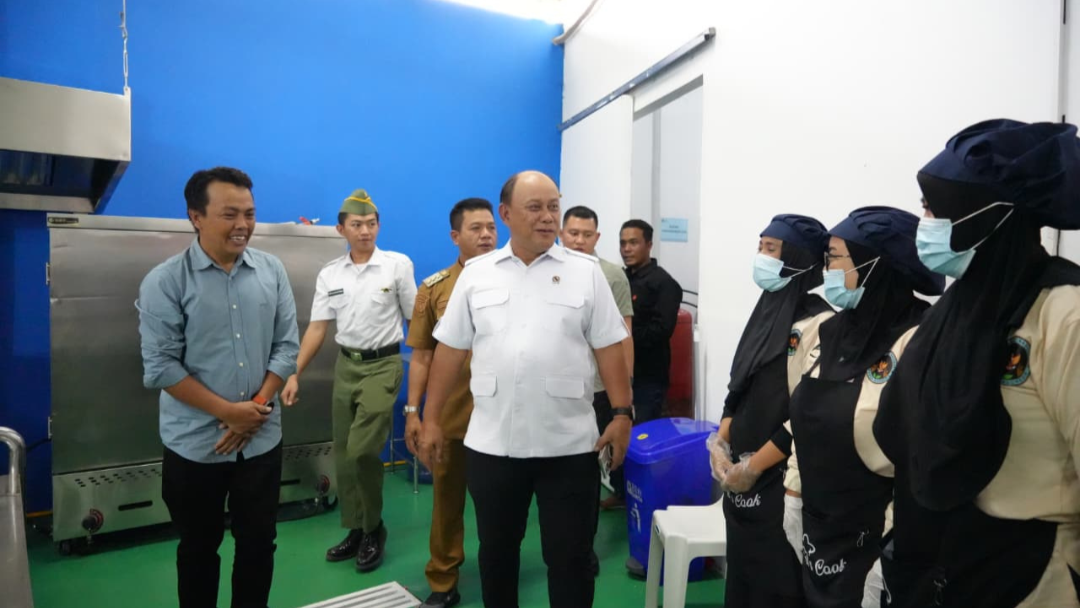 Dorong Ekonomi Rakyat melalui MBG, Kepala BGN Bengkulu Utara Pantau SPPG di Bandung